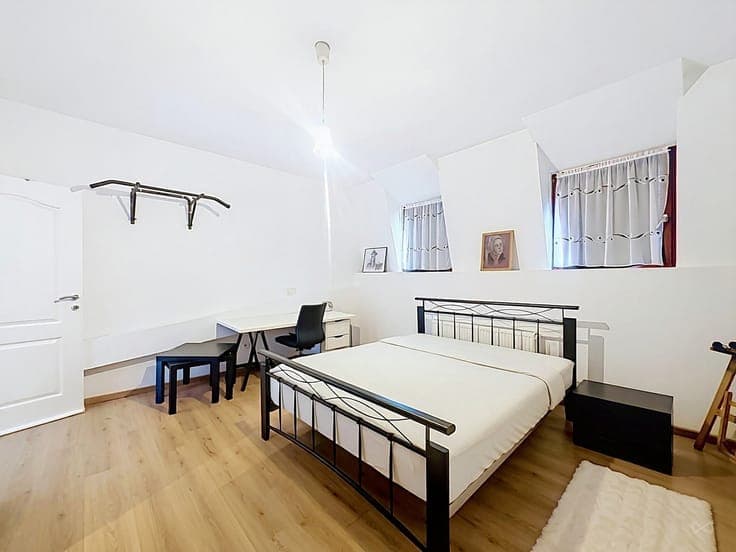 Commercial property with 3 Bedroom