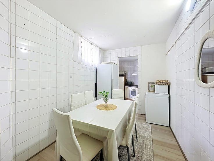 Commercial property with 3 Bedroom
