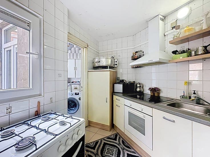 Commercial property with 3 Bedroom