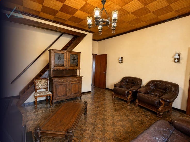 Quiet house with garden and great potential