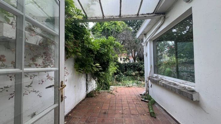 Quiet setting. Bi-family house (2 duplex), terrace & garden