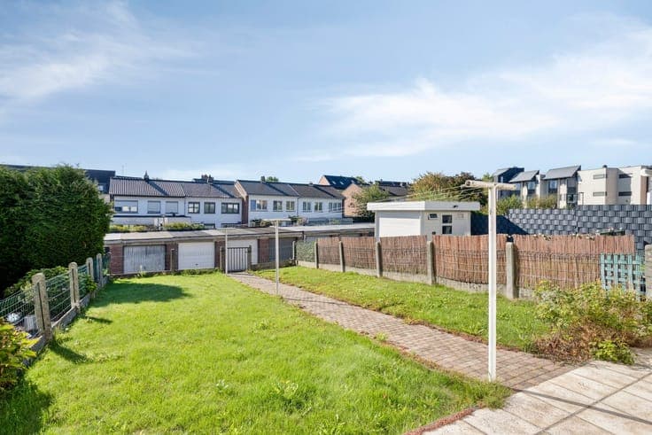 Lichtrijke woning met 3 slaapkamers, tuin en garage in Asse