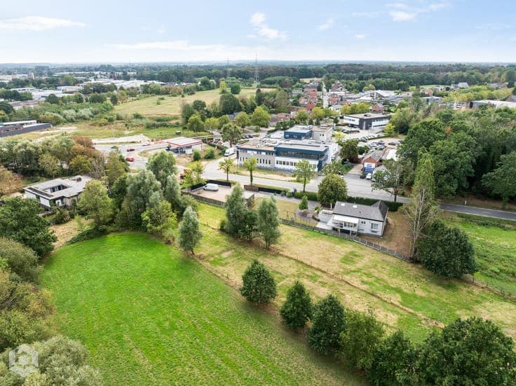 Instapklare woning met 4 slpkrs op perceel 18a22ca te Hei...