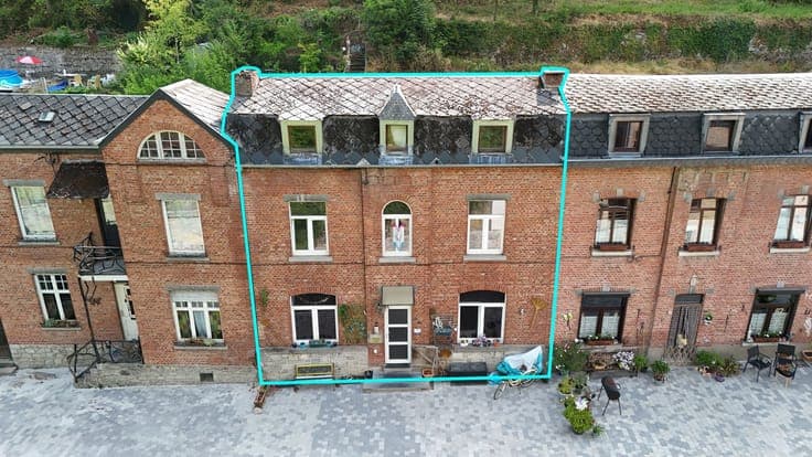 Family home with 4 bedrooms and garden in Dinant