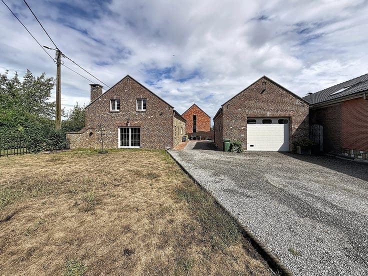 Ruime open bebouwing met garage, 4 slpks, 9a 20ca