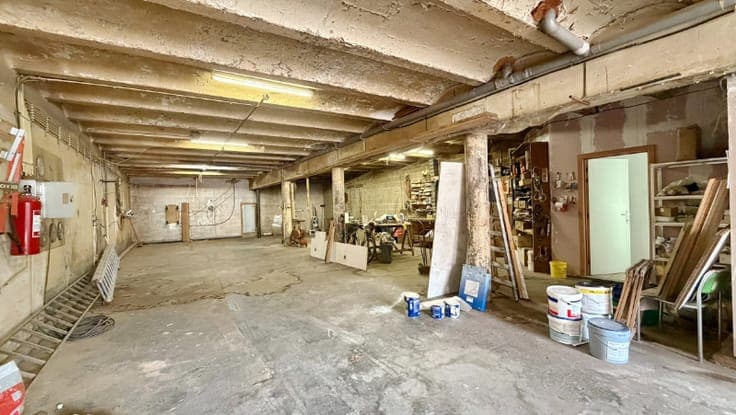 Opbrengsteigendom met 7 appartementen + ruime garage-maga...