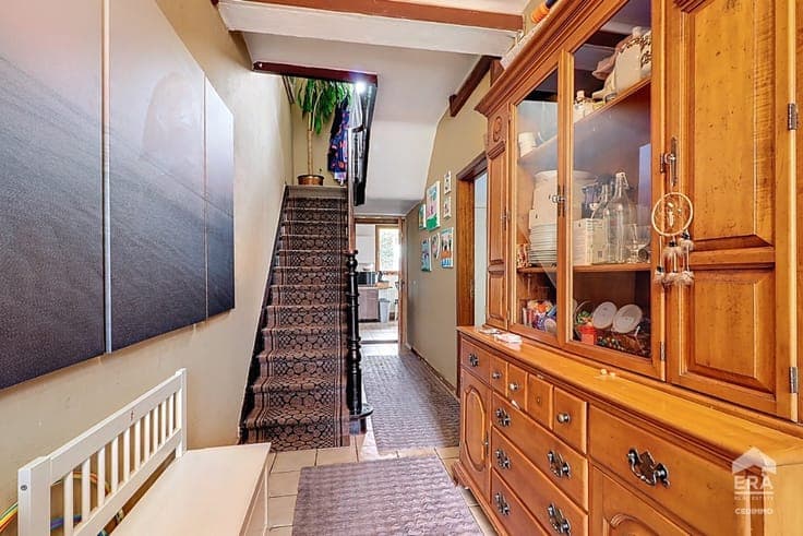 4-BEDROOM HOUSE TO RENOVATE