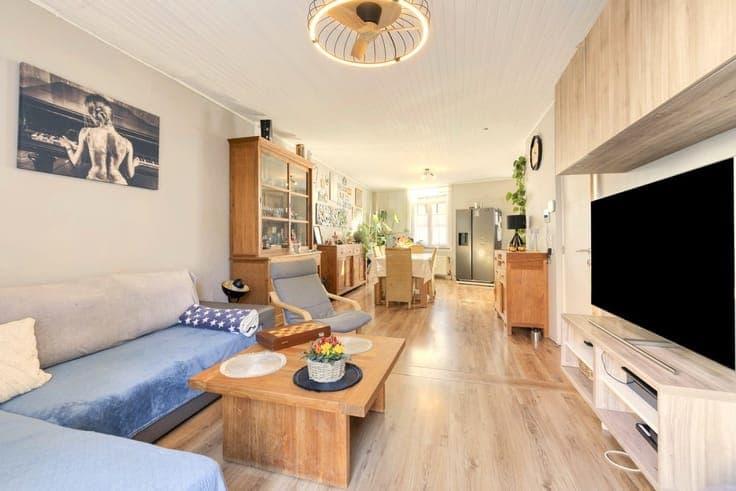 Charming house with large terrace – garage/workspace/office