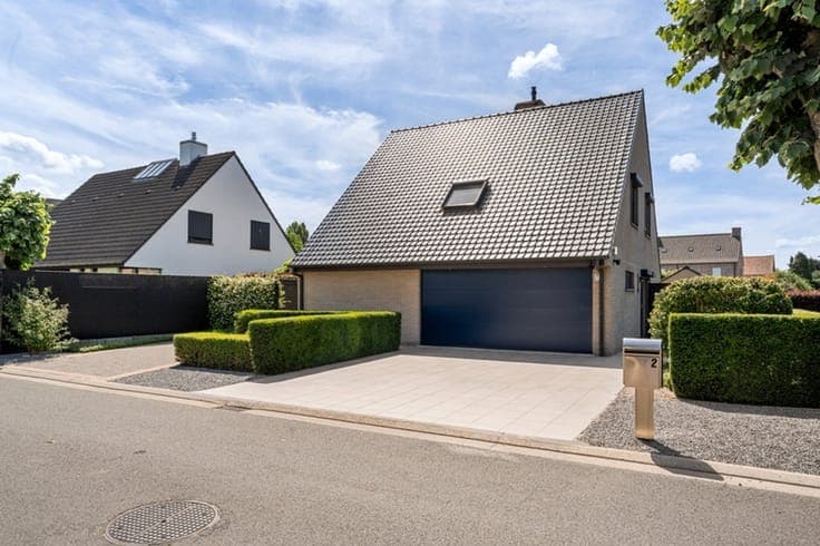 Rustig gelegen woning met tuin en dubbele garage