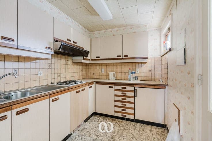 Spacious house in a central location in Ronse.