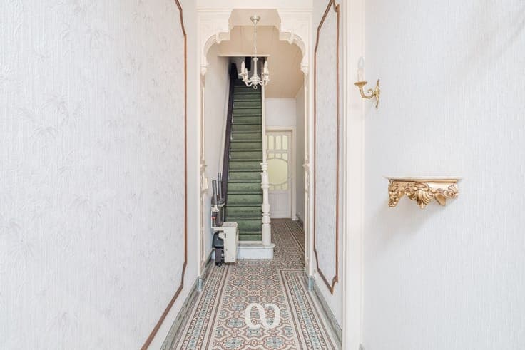 Spacious house in a central location in Ronse.