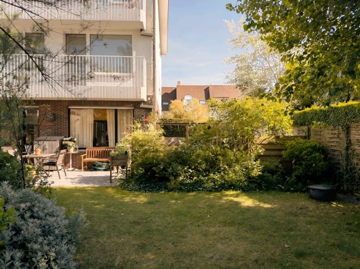 Uniek villa-appartement met tuin, terrassen, parkeerplaat...