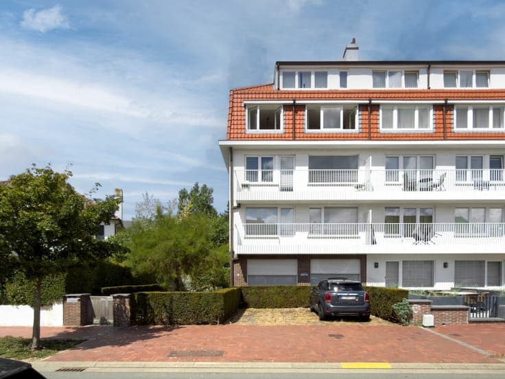 Uniek villa-appartement met tuin, terrassen, parkeerplaat...
