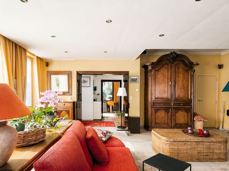 Uniek villa-appartement met tuin, terrassen, parkeerplaat...