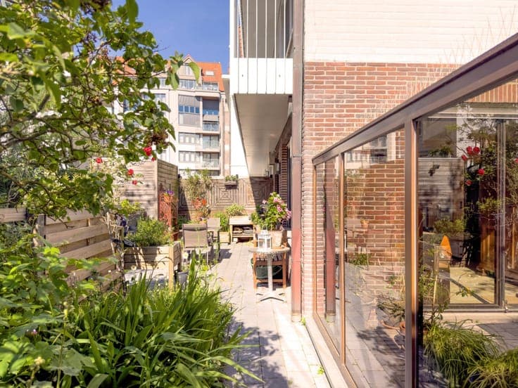 Uniek villa-appartement met tuin, terrassen, parkeerplaat...