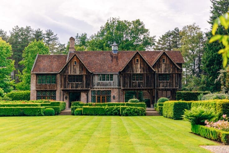 Magnificent Tudor-Style Villa on an Expansive Plot
