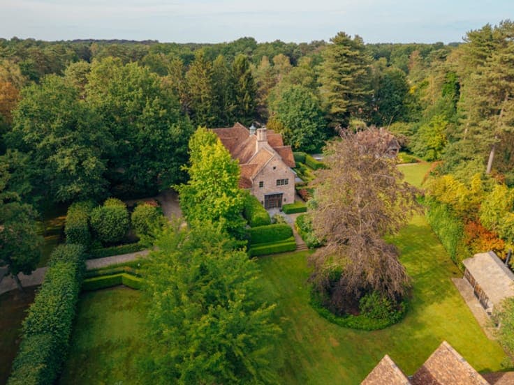 Magnificent Tudor-Style Villa on an Expansive Plot