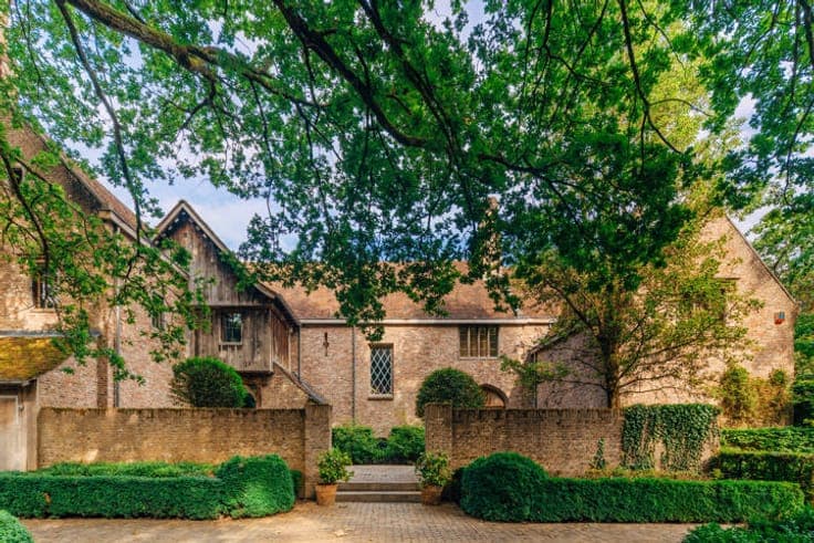 Magnificent Tudor-Style Villa on an Expansive Plot