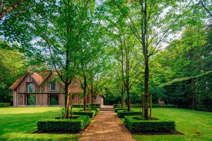 Magnificent Tudor-Style Villa on an Expansive Plot