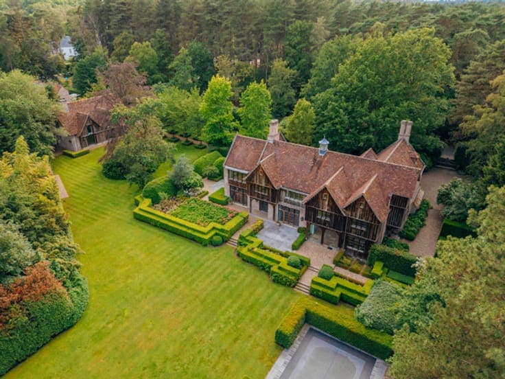 Magnificent Tudor-Style Villa on an Expansive Plot