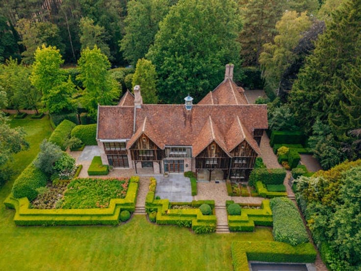 Magnificent Tudor-Style Villa on an Expansive Plot