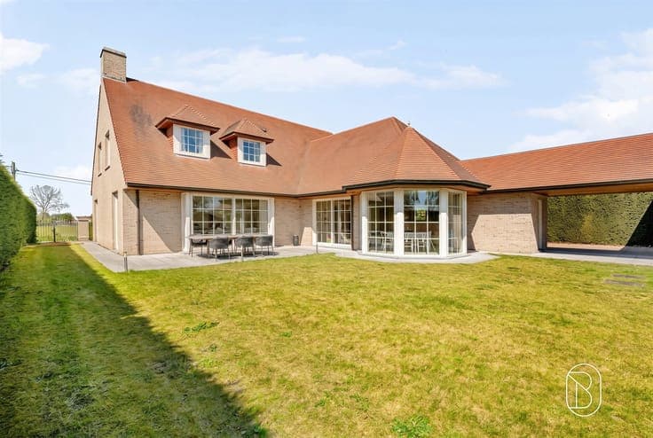 Perfect onderhouden grote villa op 3000m2.