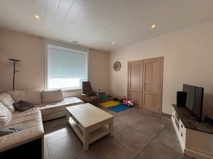 RENOVATED 3-BEDROOM HOME WITH A GARDEN