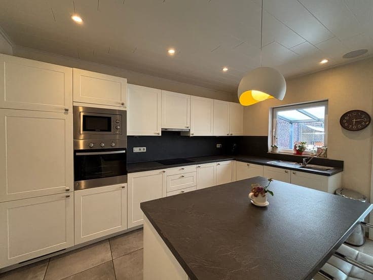 RENOVATED 3-BEDROOM HOME WITH A GARDEN