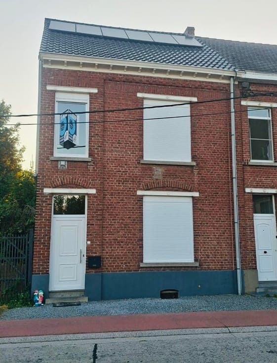 RENOVATED 3-BEDROOM HOME WITH A GARDEN