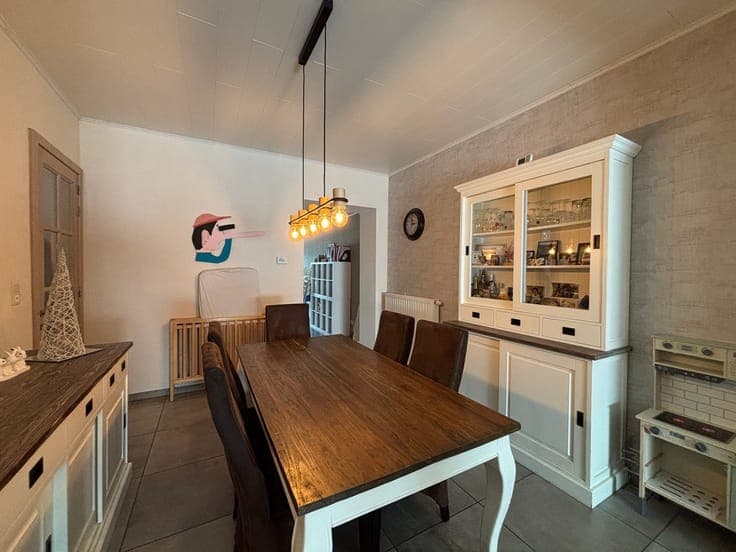 RENOVATED 3-BEDROOM HOME WITH A GARDEN