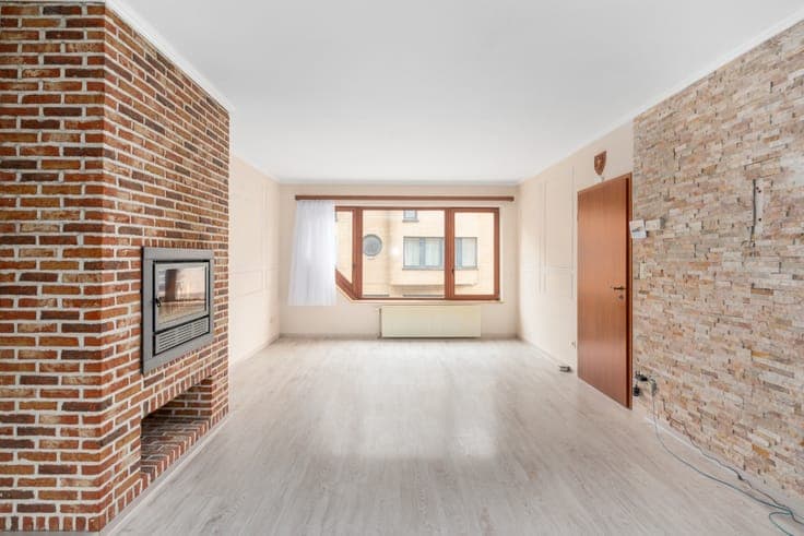 Move-in ready bel-etage with large garden