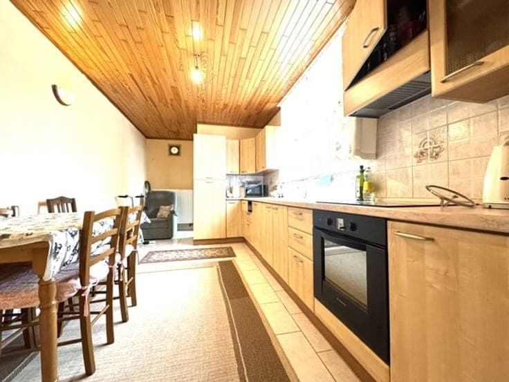 MAISON FAMILIALE– 4 CHAMBRES, GARAGE ET JARDIN