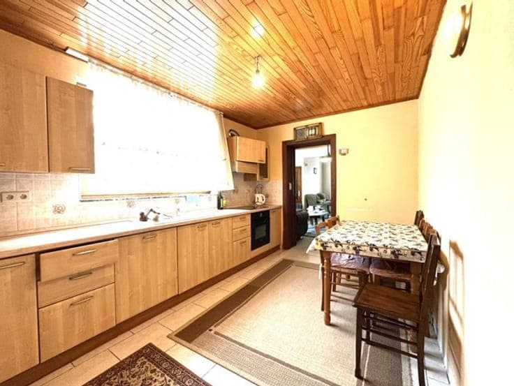 MAISON FAMILIALE– 4 CHAMBRES, GARAGE ET JARDIN