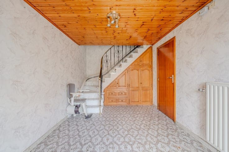 3-fronted split-level house on the heights of Saint-Nicolas