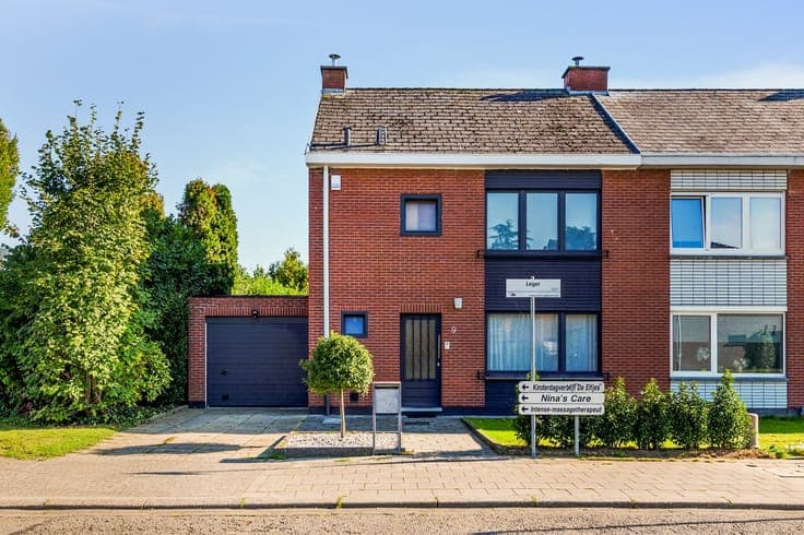 Ruime, halfopen woning met 3 slpks, tuin en garage in Lier!