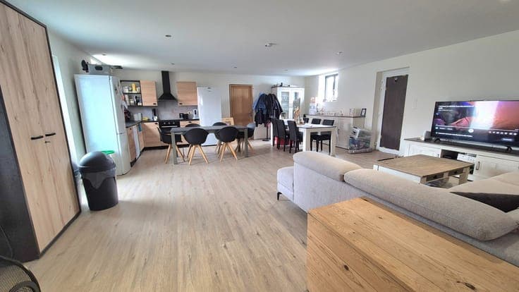 Authentieke hoeve met ruime woning, loodsen en tal van mo...