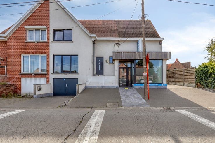 Commercial property with spacious living accommodation in Wa