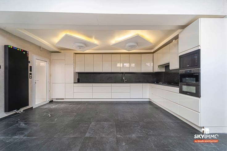 MAISON 4CH- 3 SDB- 2 GARAGES-PANNEAUX SOLAIRES -LIEGE -PEB D