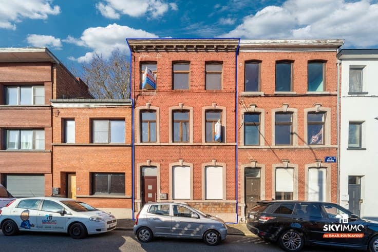 MAISON 4CH- 3 SDB- 2 GARAGES-PANNEAUX SOLAIRES -LIEGE -PEB D