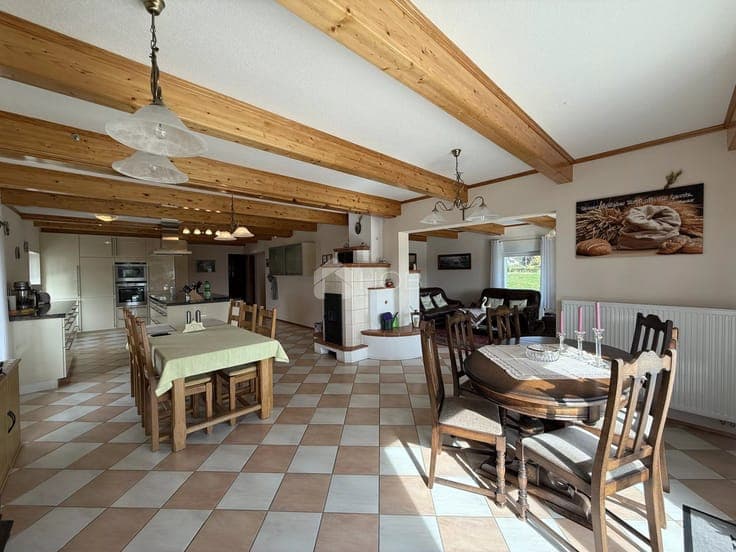 Spacious detached house with 369 m² of living space
