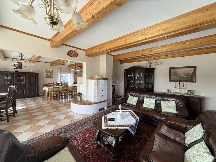 Spacious detached house with 369 m² of living space