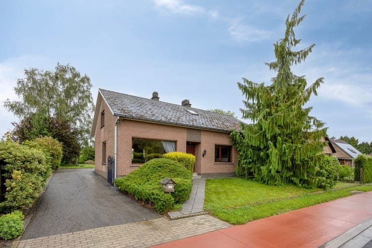 Bright, spacious family home with potential in Bierbeek.