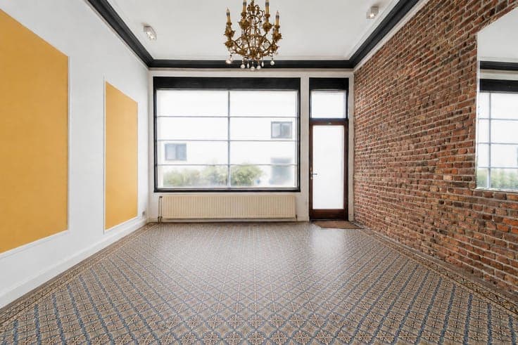MIXED‑USE BUILDING – 3 UNITS – IDEALLY LOCATED - ETTERBEEK !