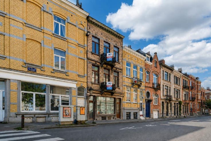 MIXED‑USE BUILDING – 3 UNITS – IDEALLY LOCATED - ETTERBEEK !