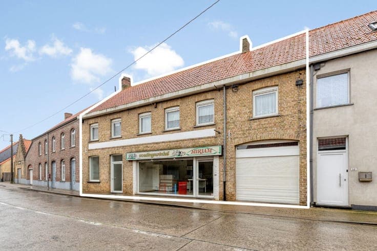 Ruime woning met voormalige handelsruimte en tal van moge...