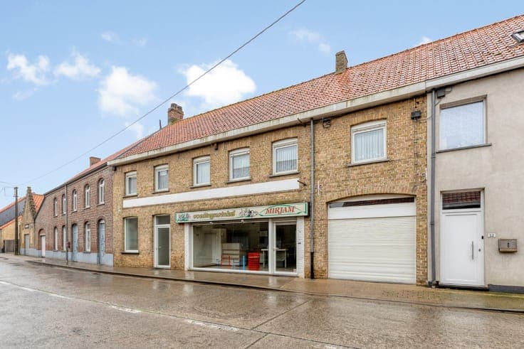 Ruime woning met voormalige handelsruimte en tal van moge...