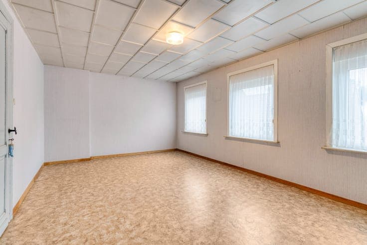 Ruime woning met voormalige handelsruimte en tal van moge...