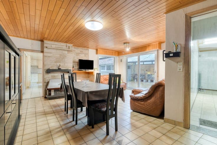 Ruime woning met voormalige handelsruimte en tal van moge...