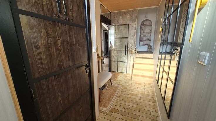 Gerenoveerde rijwoning met 4 slaapkamers, badkamer, open ...