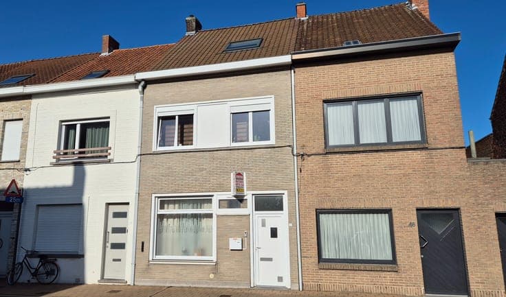 Gerenoveerde rijwoning met 4 slaapkamers, badkamer, open ...